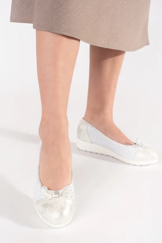 Biało-srebrne półbuty damskie na...