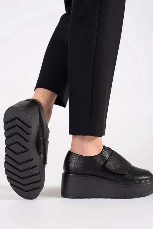 shoes on a Inedge black