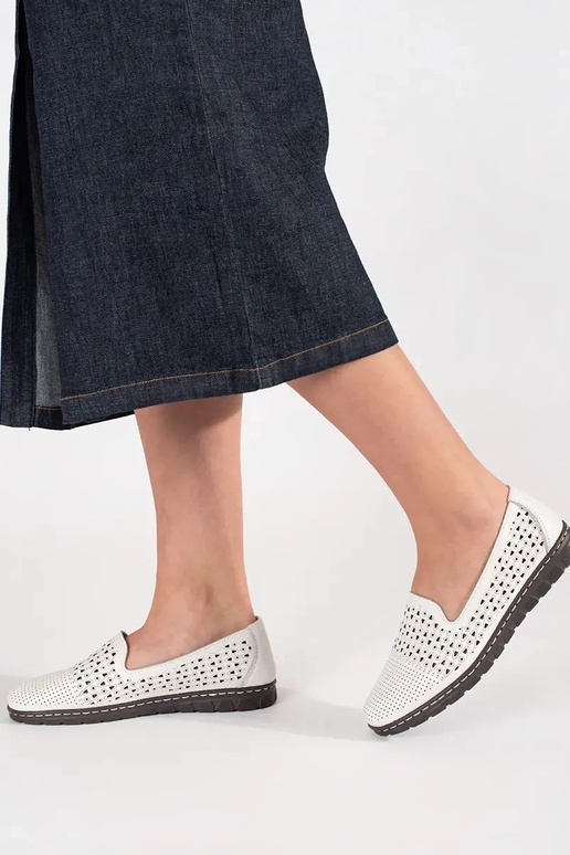 Ażurowe półbuty białe