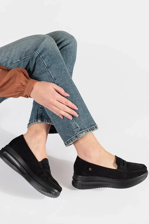 Zamszowe mokasyny na grubej podeszwie...