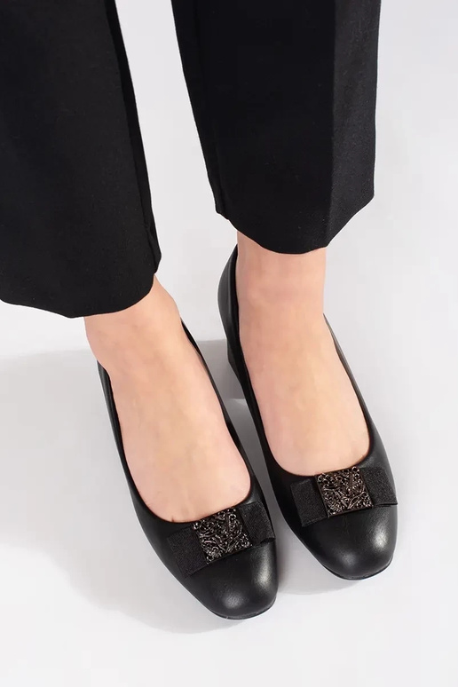 Shoes black on the heel