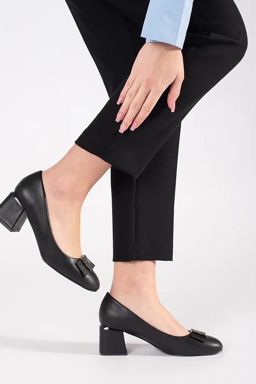 Shoes black on the heel