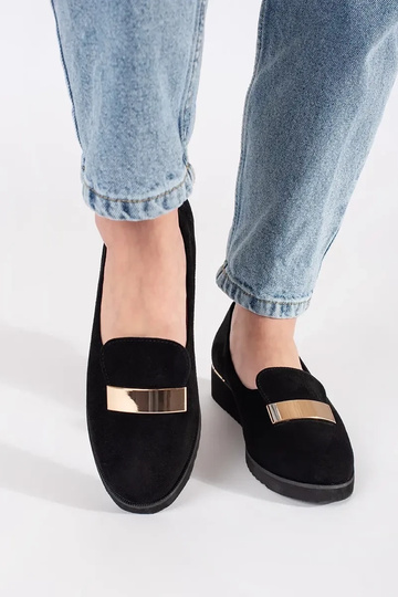 black shoes on a Inedge 2