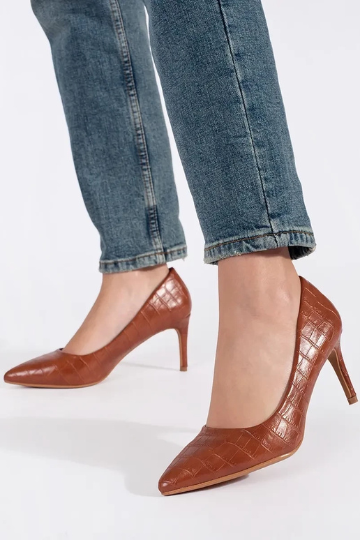 BroInn color High heels on a high heel