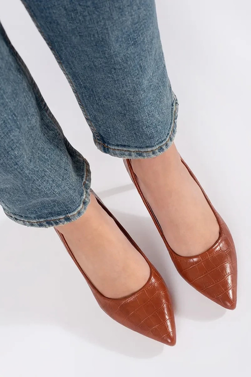 BroInn color High heels on a high heel