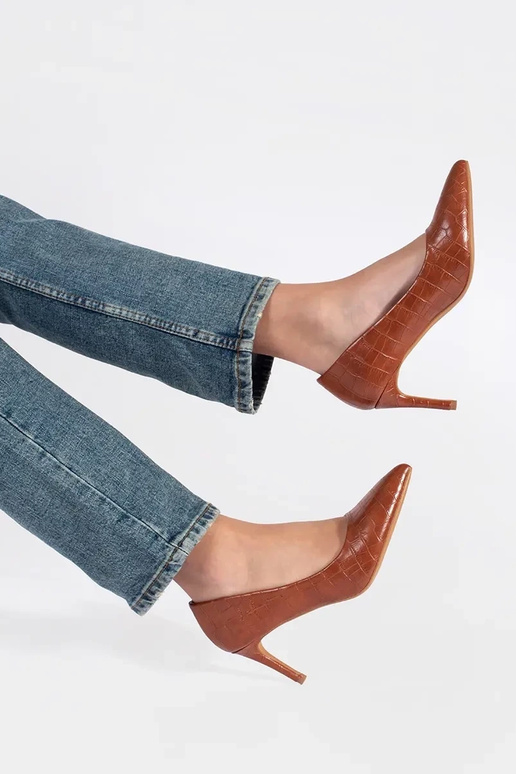 BroInn color High heels on a high heel