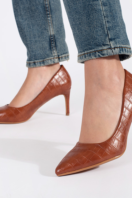 BroInn color High heels on a high heel