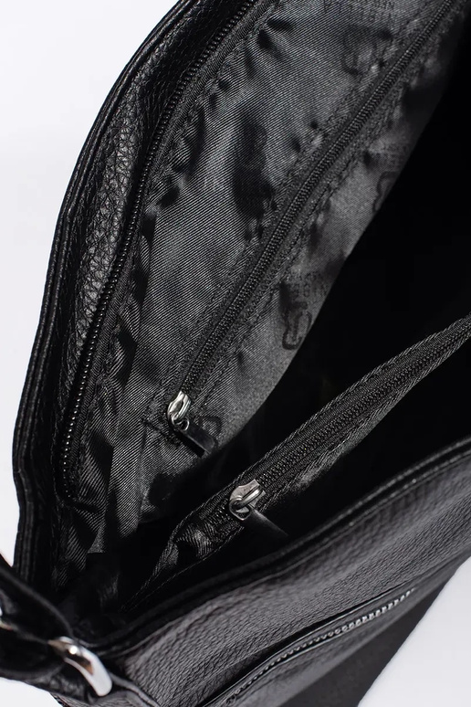 Czarna torebka na ramię z regulowanym...