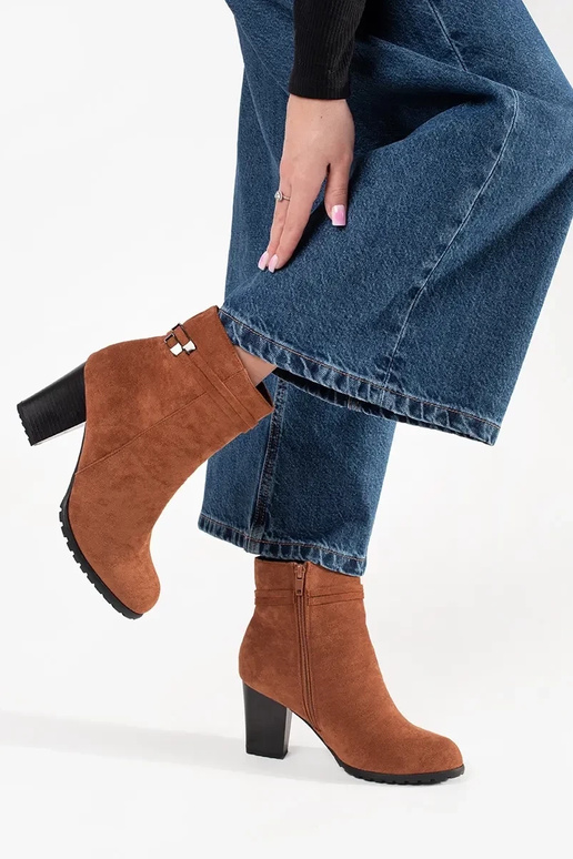 BroInn color of suede ankle boots