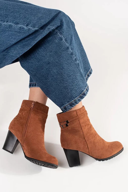 BroInn color of suede ankle boots