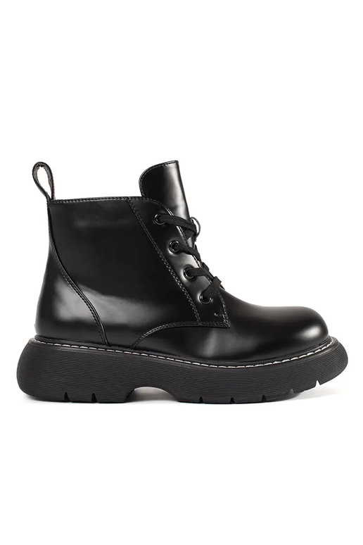 black boots laced Inith platform