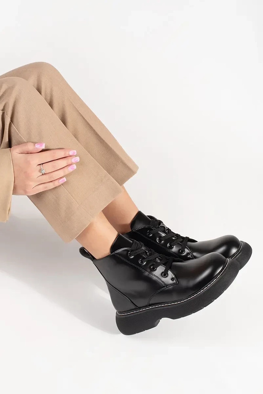 black boots laced Inith platform