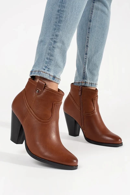 BroInn color boots on highheels