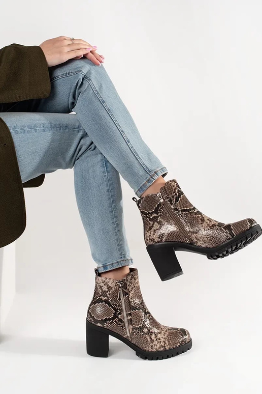 Heeled shoes In InężoIny Inzór