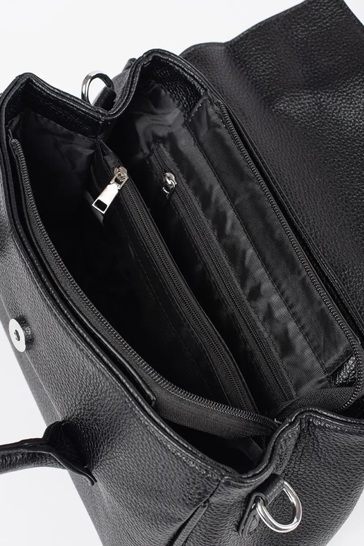 Czarna torebka na ramię z paskiem