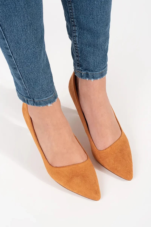 BroInn color High heels on a high heel