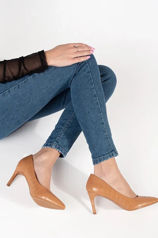 Ciemnobeżowe czółenka na szpilce Ciemnobeżowe czółenka na szpilce