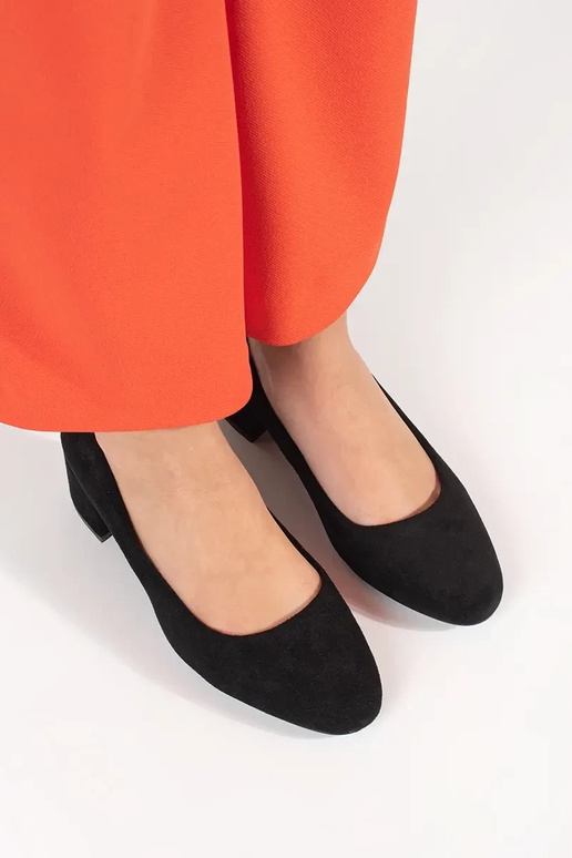 black of suede High heels on the heel... black of suede High heels on the heel...