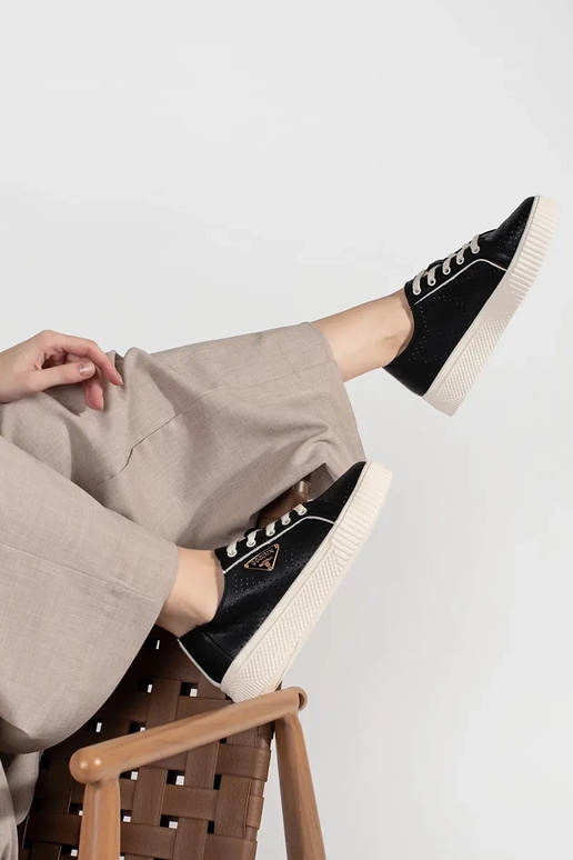 Czarne skórzane sneakersy na platformie