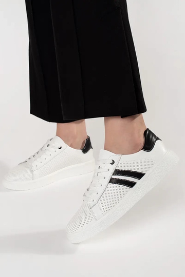 Białe trampki ażurowe ze... 2
