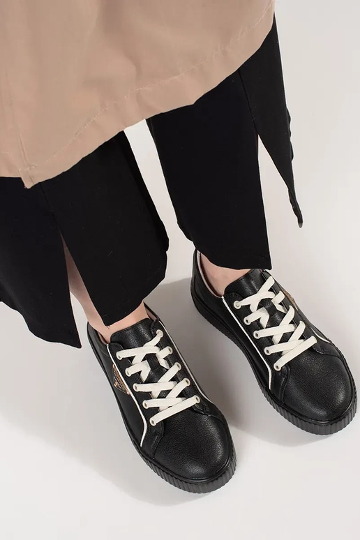 Juodos spalvos odiniai sneakers tipo... Juodos spalvos odiniai sneakers tipo...