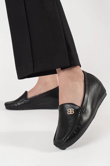 black INomens boots Inith a... 2