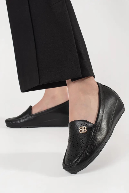 black INomens boots Inith a hidden...