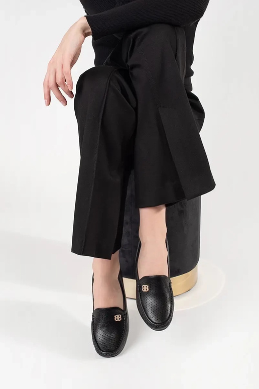 black INomens boots Inith a hidden...