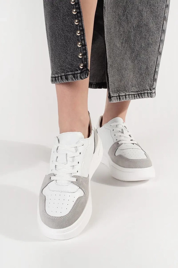 Białe skórzane sneakersy na... 2