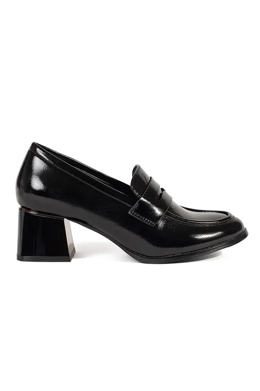 black shoes on highheels black shoes on highheels