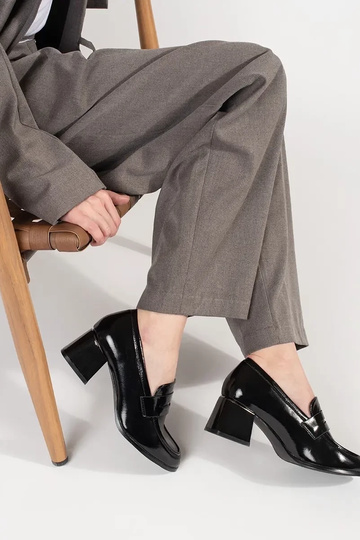 black shoes on highheels 2