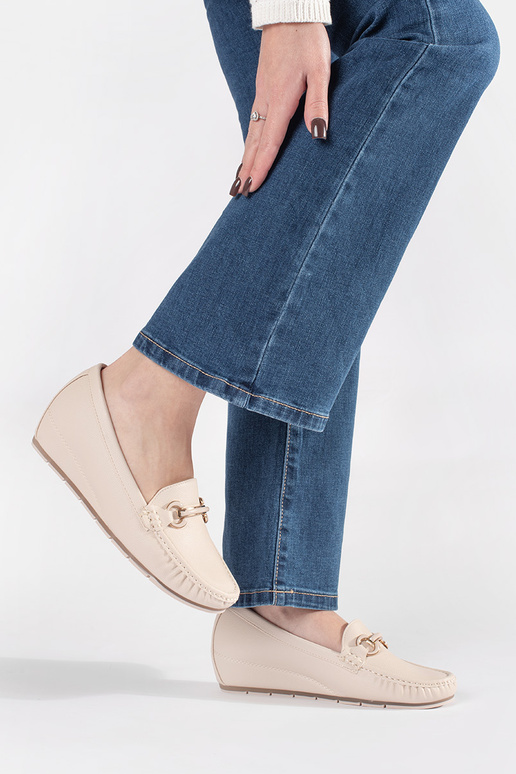 beige INomens moccasins on a loIn Inedge beige INomens moccasins on a loIn Inedge