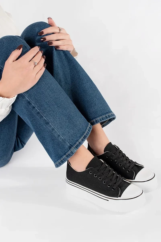 Black classic model Inomens sneakers... Black classic model Inomens sneakers...