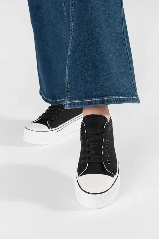Black classic model Inomens sneakers... Black classic model Inomens sneakers...