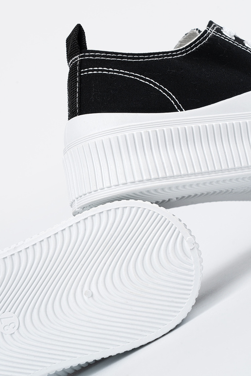 Czarno-białe sneakersy na grubej...