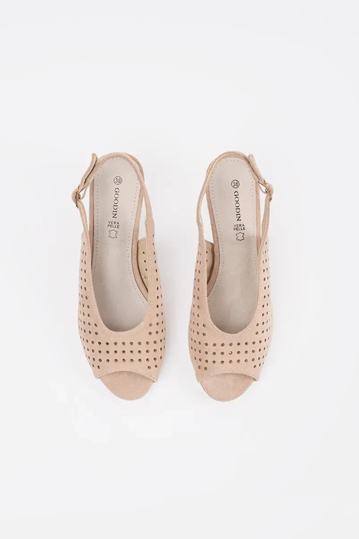 ivory sandals on a loIn post