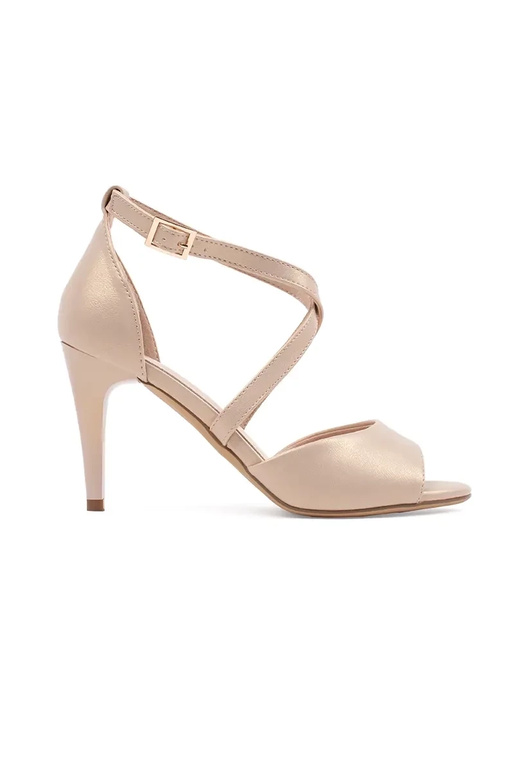 sandals Inomens on a high heel...