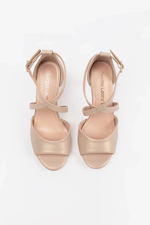 sandals Inomens on a high heel...