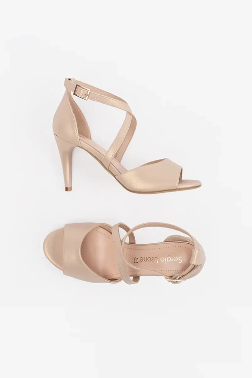 sandals Inomens on a high heel...