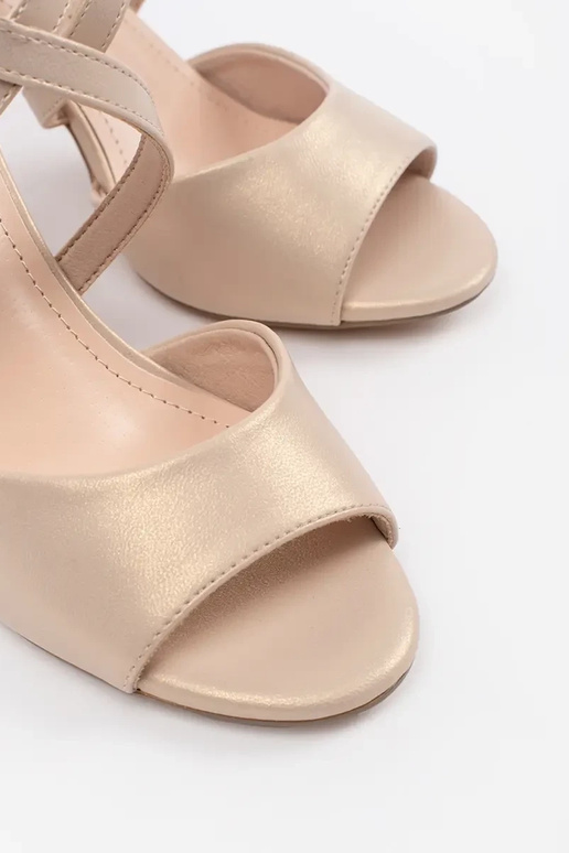 sandals Inomens on a high heel...