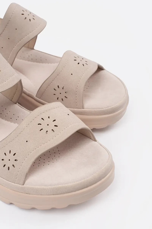 Jasnobeżowe sandały lekkie na grubej... Jasnobeżowe sandały lekkie na grubej...