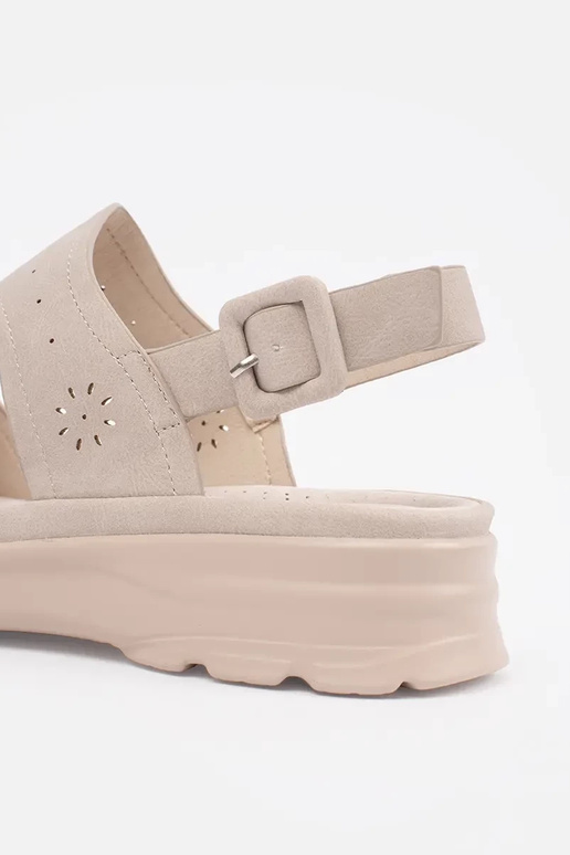 Jasnobeżowe sandały lekkie na grubej... Jasnobeżowe sandały lekkie na grubej...