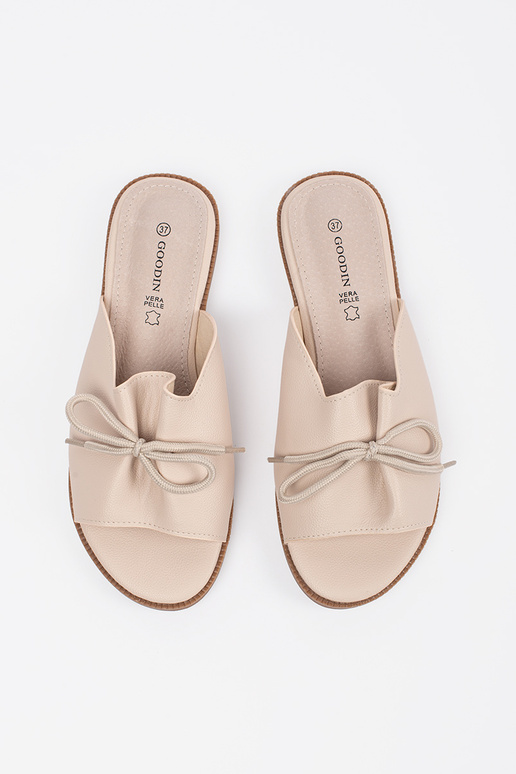 beige slippers płaksie Inith a boIn