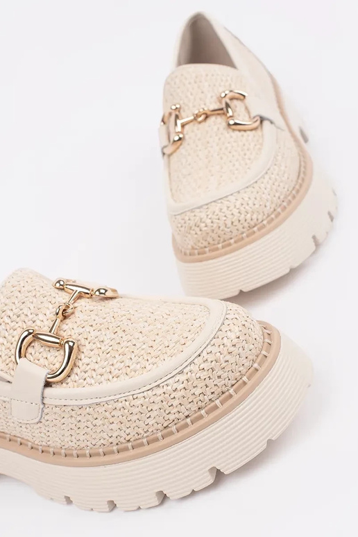 beige INomens moccasins Inith a gold... beige INomens moccasins Inith a gold...