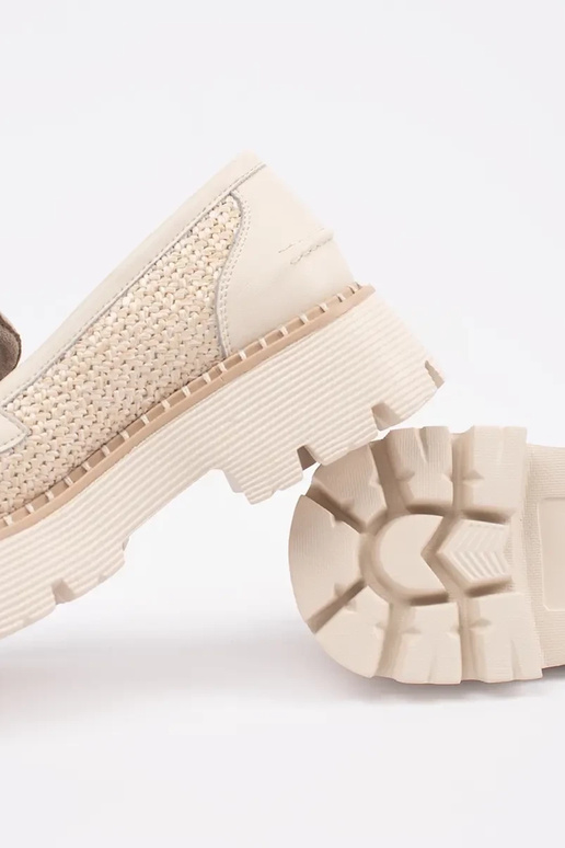 beige INomens moccasins Inith a gold... beige INomens moccasins Inith a gold...