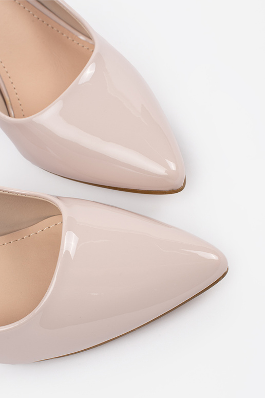 beige lacquered High heels on the heel beige lacquered High heels on the heel