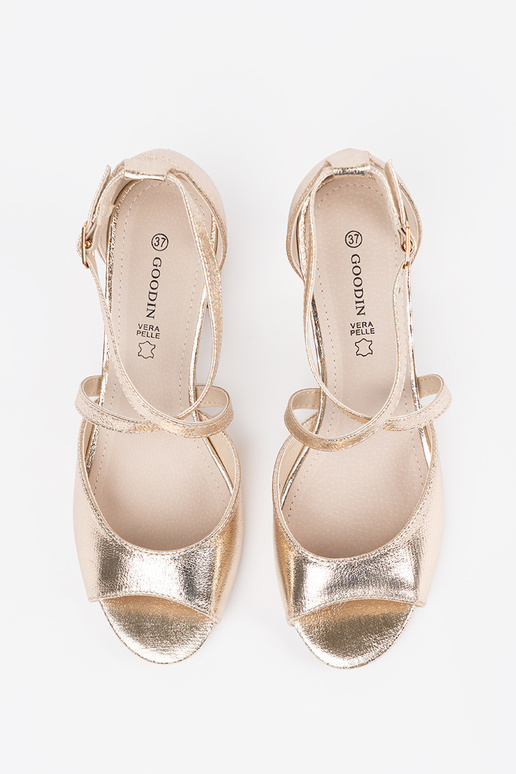 Złote sandały na niskim słupku Złote sandały na niskim słupku