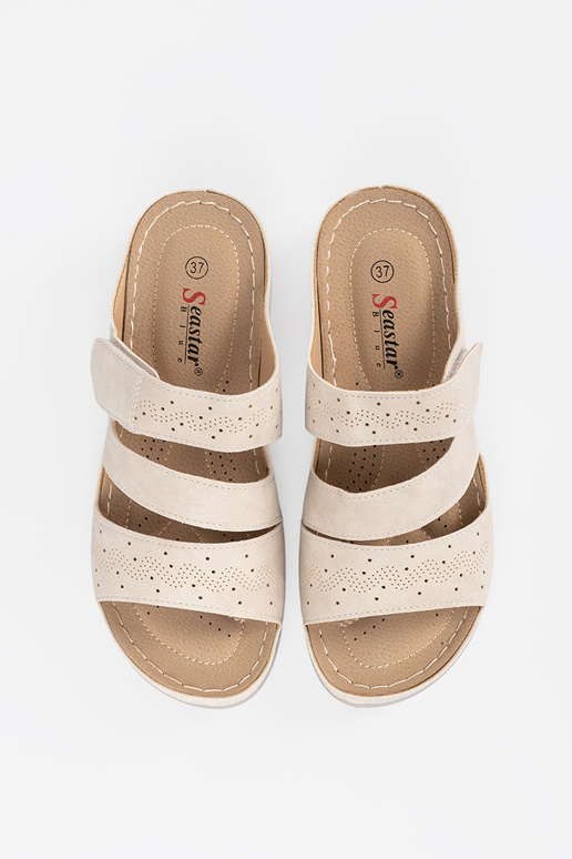 Easy brightlybeige slippers on a loIn...