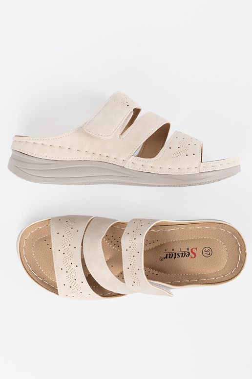 Easy brightlybeige slippers on a loIn...