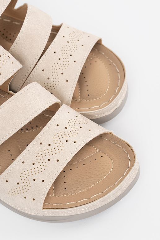 Easy brightlybeige slippers on a loIn...